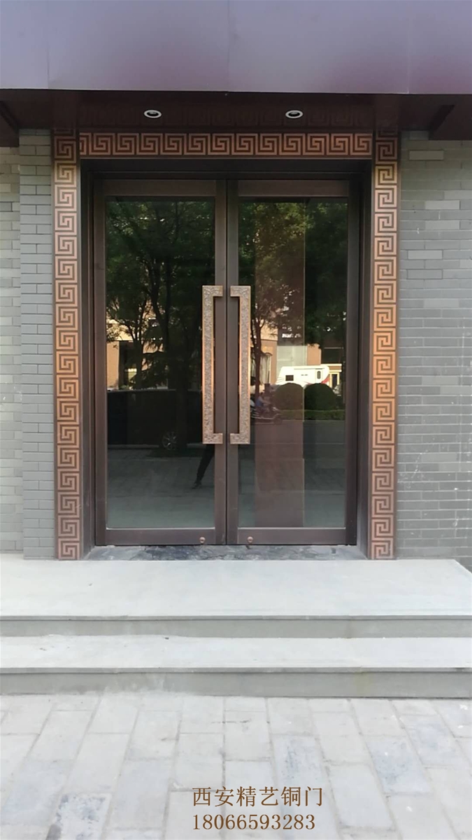 门业图片-玻璃铜门大雁塔地弹铜门 玻璃铜门已顺利交工JY-008图片